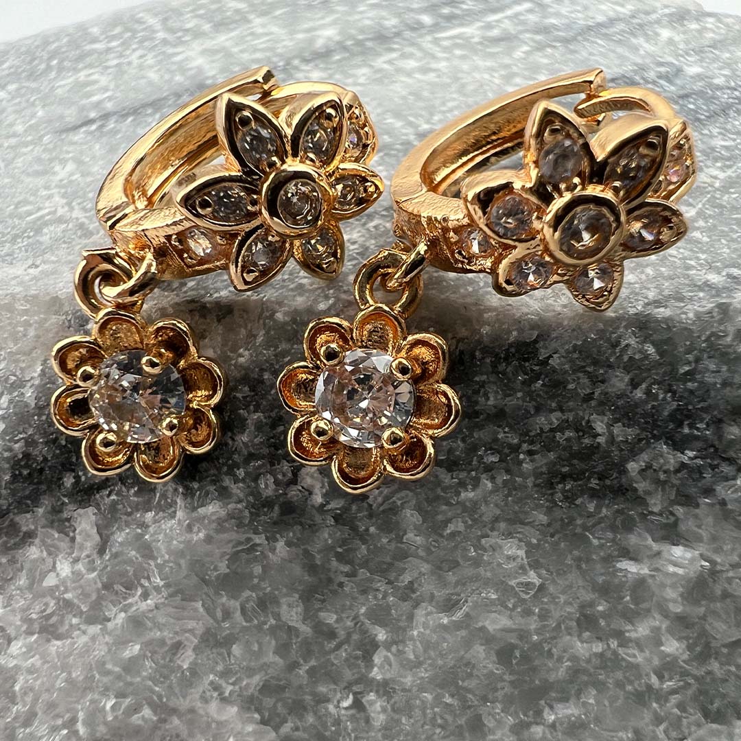 Fashion earrings flower design